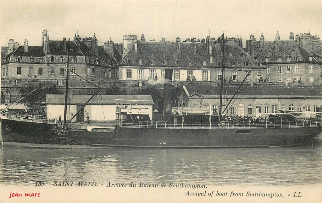 Saint-Malo - Arrivée du bateau de Southampton.jpg