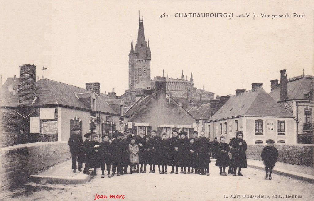 Châteaubourg - Vue prise du Pont.jpg