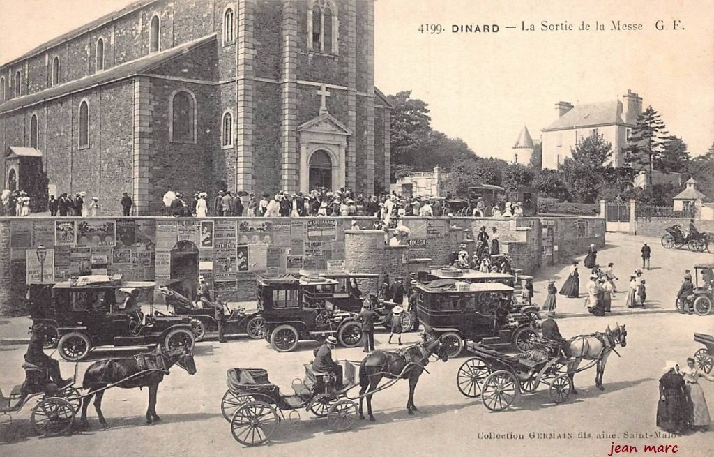 Dinard - La Sortie de la messe.jpg