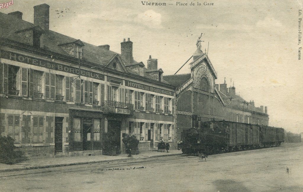 18-Vierzon - Place de la gare - Tramway - Lib Poivert-Filliau.jpg