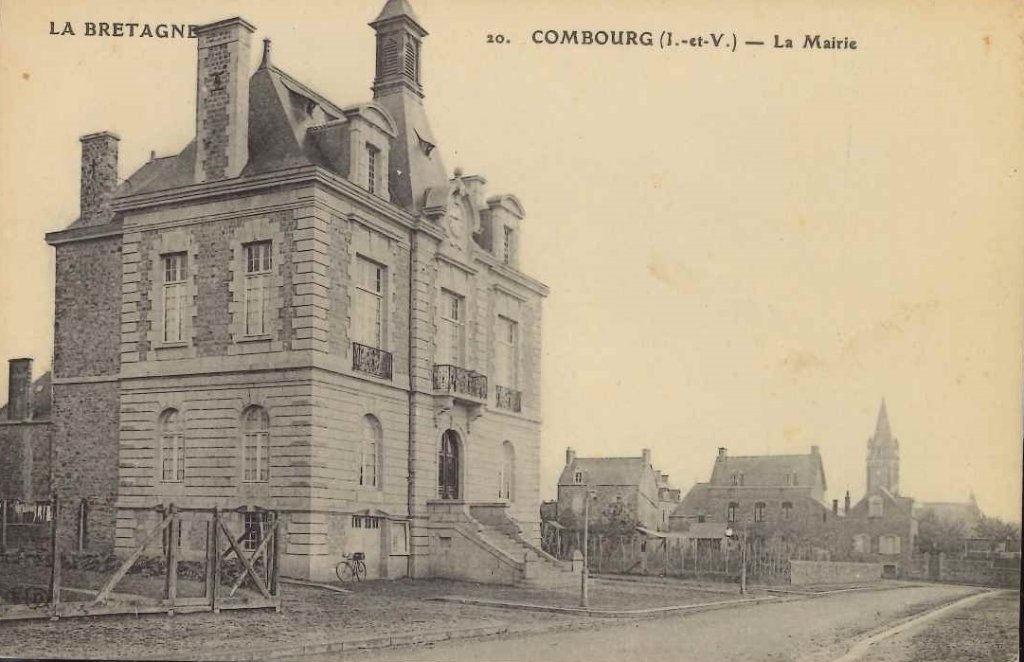 20 - Combourg - La mairie.jpg