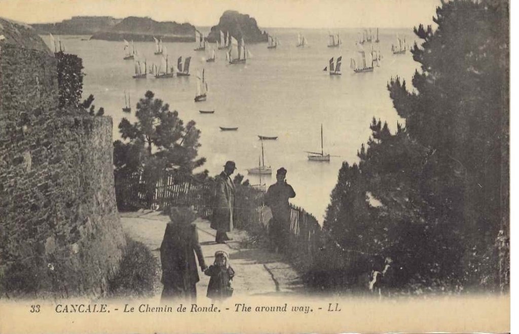 33 - Cancale - Le chemin de ronde.jpg