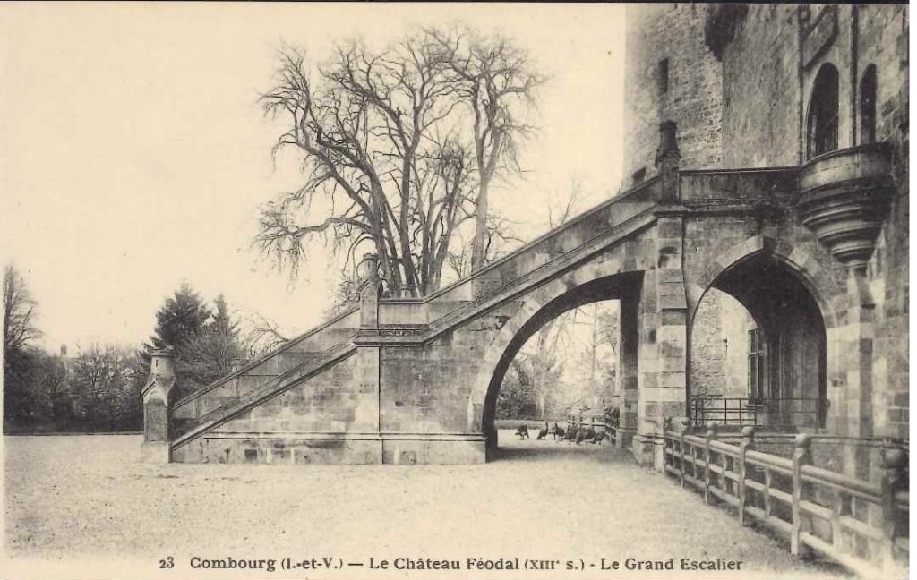 23 - Combourg - Le château féodal - le grand escalier.jpg