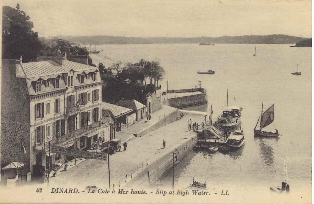 42 - Dinard - La cale à mer haute.jpg