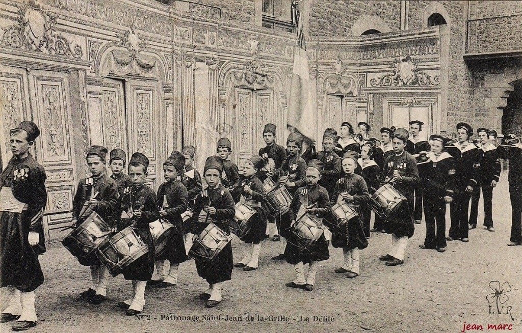 Saint-Malo - Patronage Saint-Jean-de-la-Grille - Le Défilé.jpg
