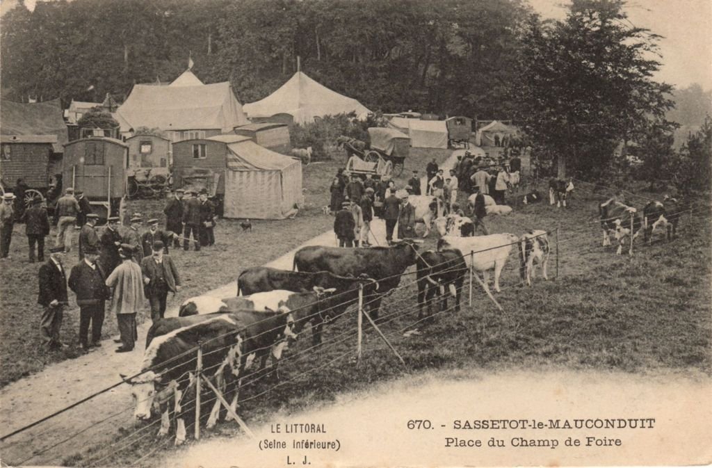 76 - SASSETOT-LE-MAUCONDUIT - 670 - Place du Champ de Foire -  L.J. -  03-02-25.jpg