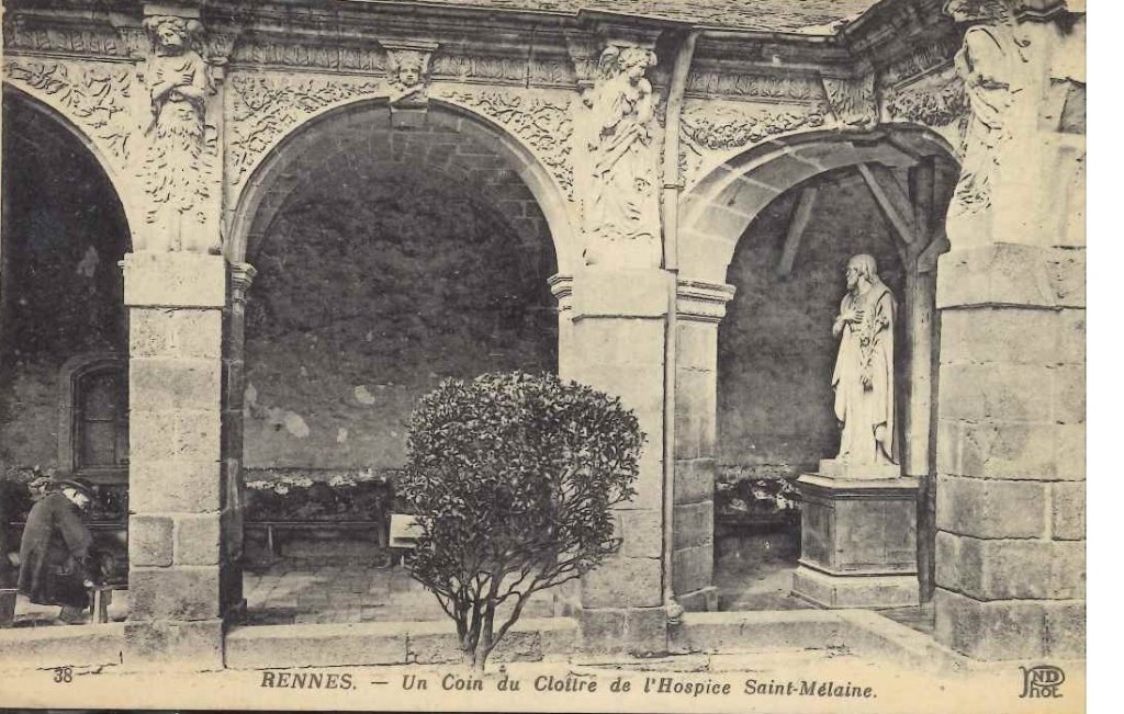 38 - Rennes - Un coin du cloître de l'hospice Saint-Melaine.jpg