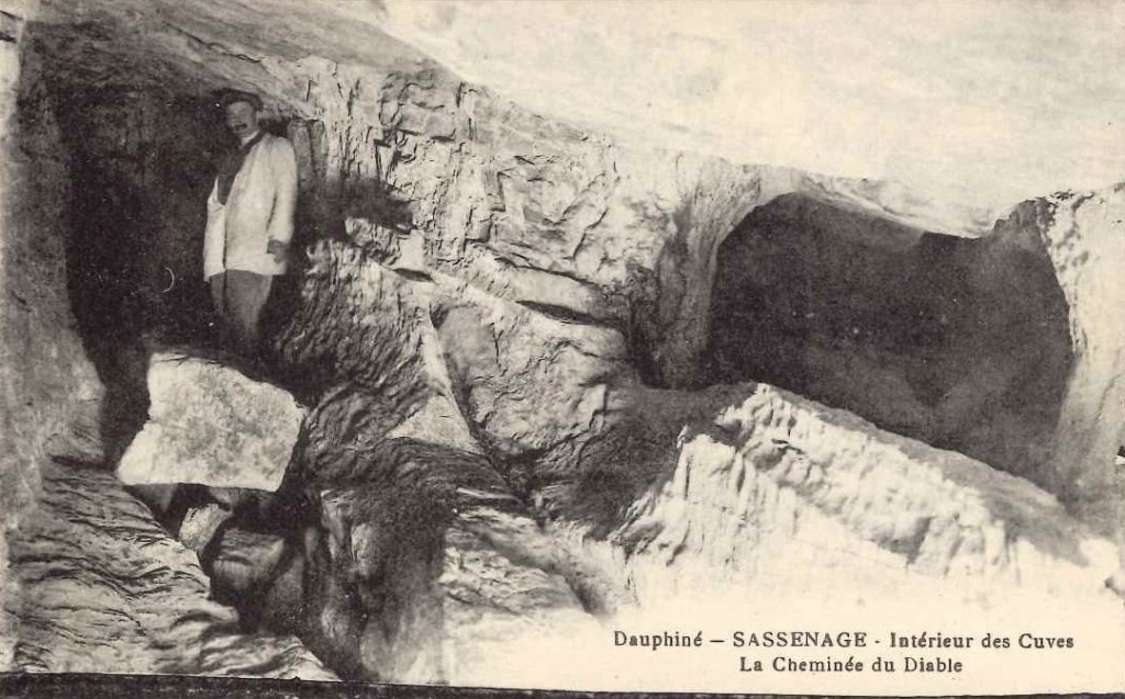 Sassenage - intérieur des cuves - la cheminée du diable.jpg