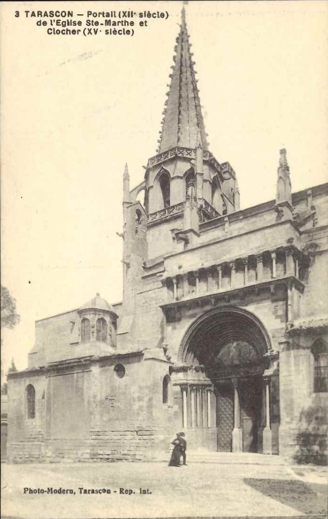 3 - Tarascon - portail de l'église ste marthe et clocher.jpg