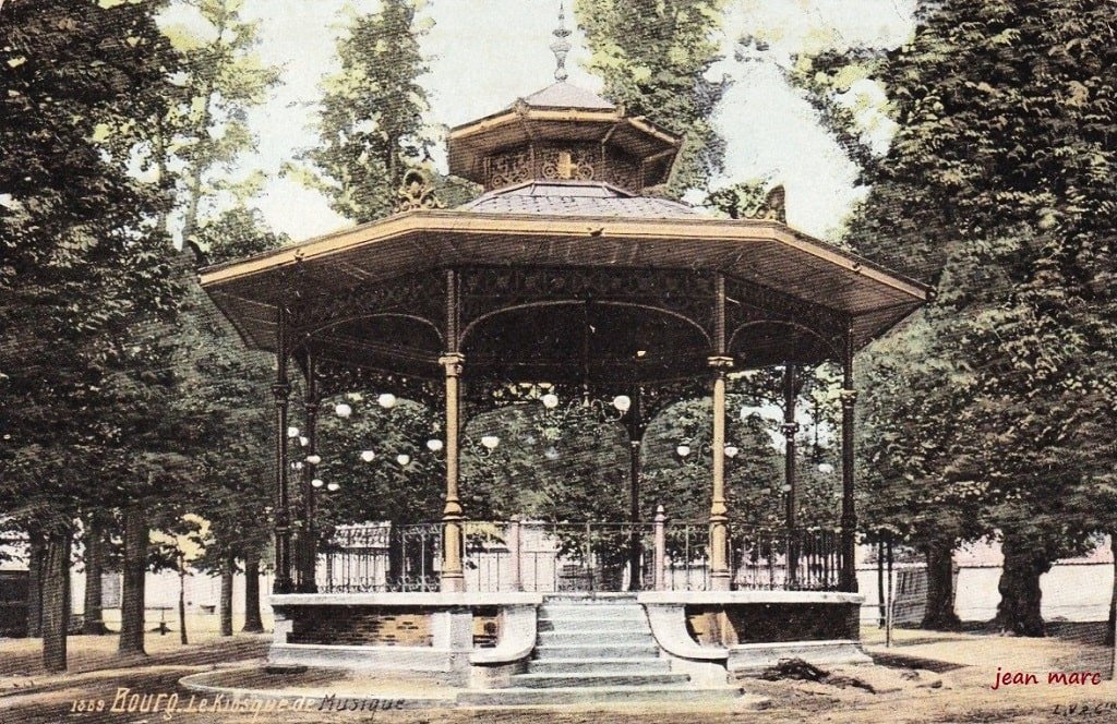Bourg-en-Bresse - Kiosque de Musique.jpg