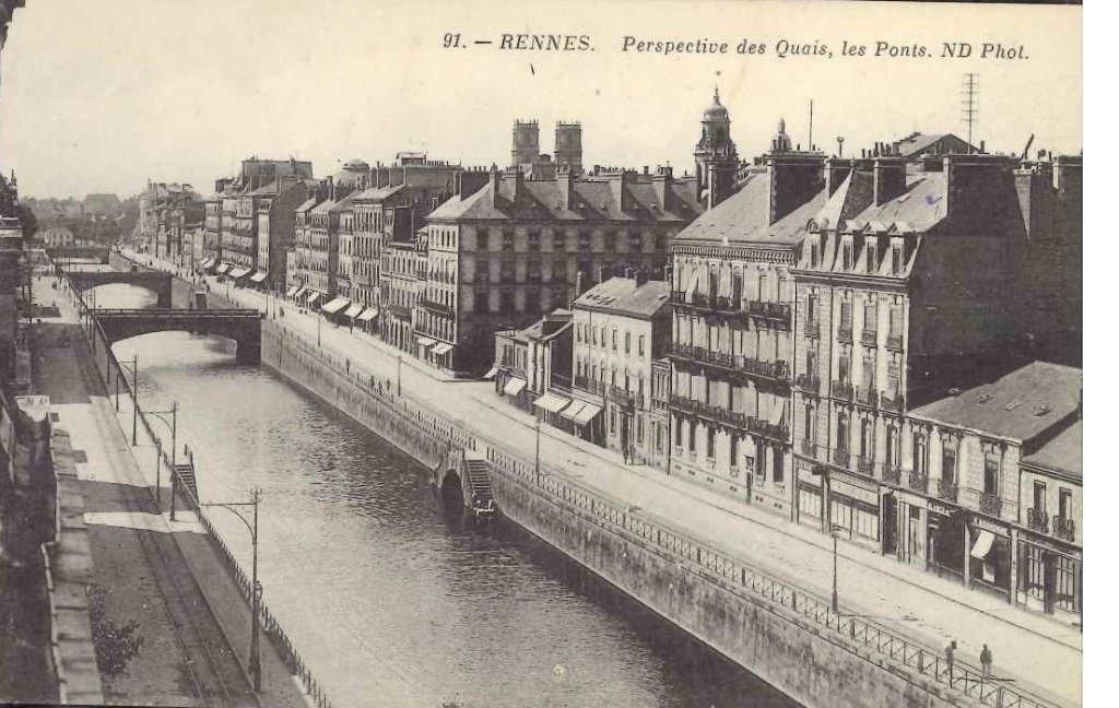 91 - Rennes -perspective des quais, les ponts.jpg