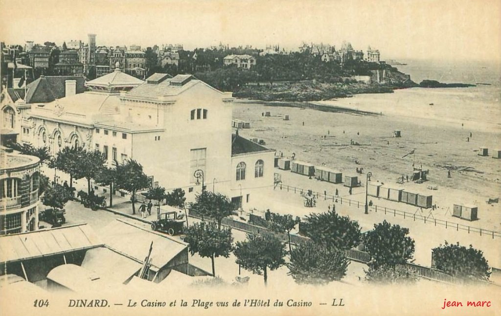 Dinard - Le Casino et la Plage vus du Grand Hôtel de la Plage et du Casino.jpg