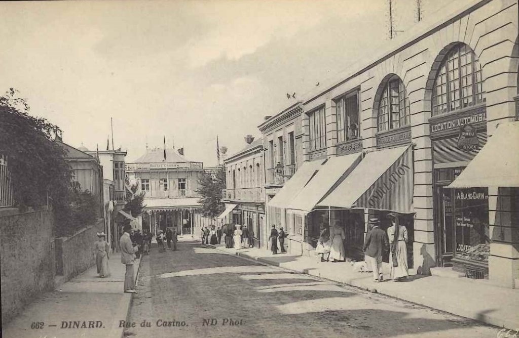 662 - Dinard - Rue du casino.jpg