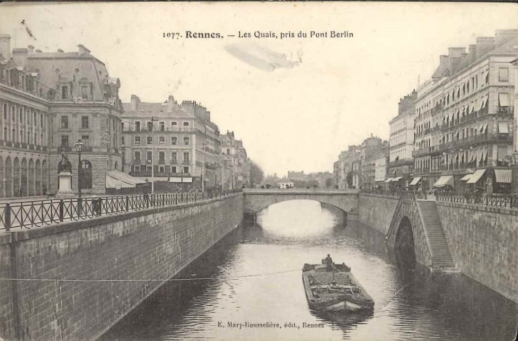 1077 - Rennes - Les quais, pris du pont Berlin.jpg