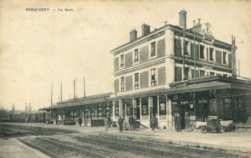 27-Serquigny - La Gare (sans train) -.jpg