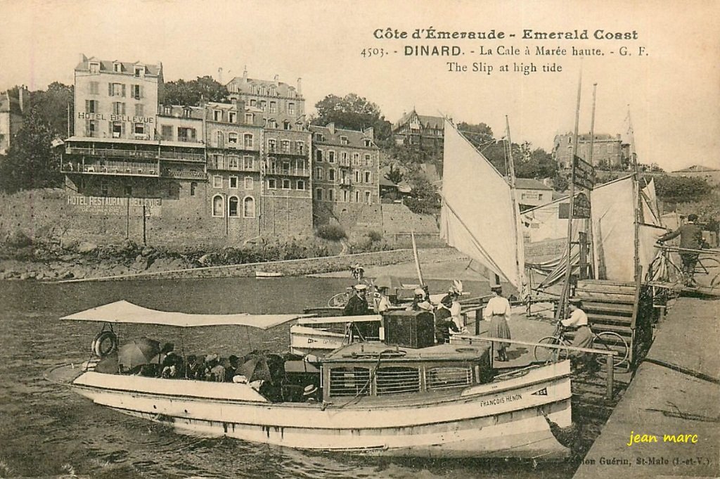 Dinard - La Cale à marée haute.jpg