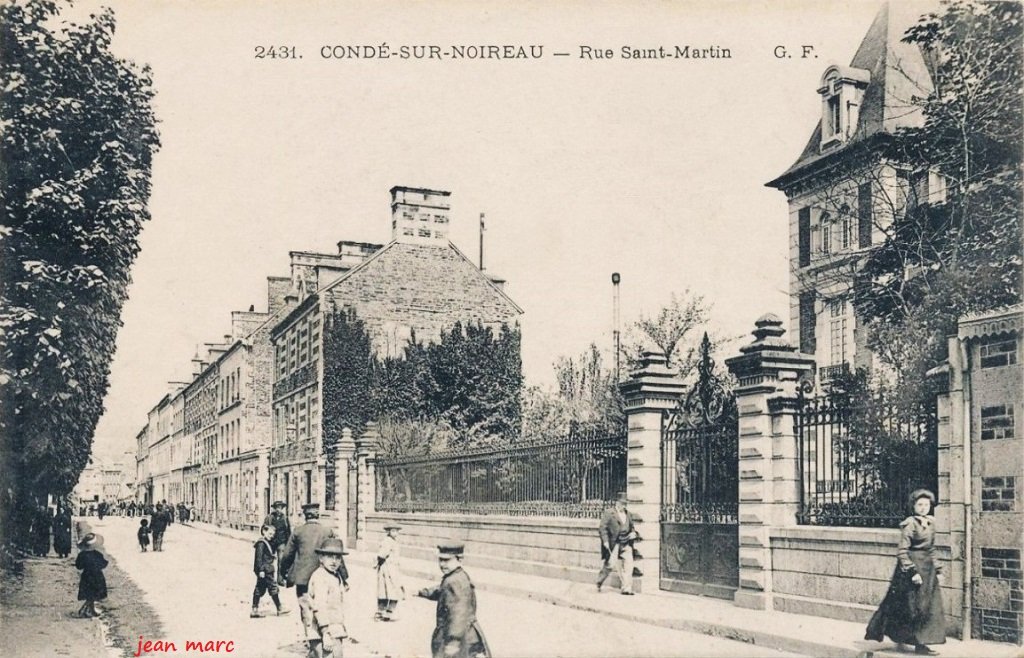Condé-sur-Noireau – Rue Saint-Martin.jpg