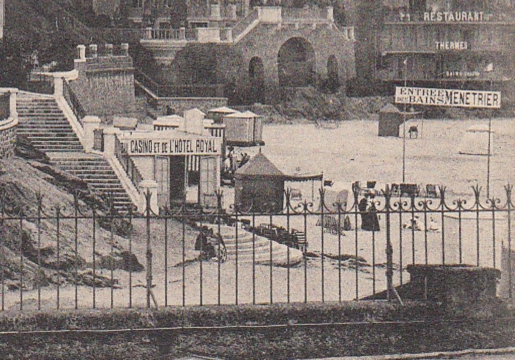 Dinard - Le Casino (Entrée des Bains Ménétrier).jpg
