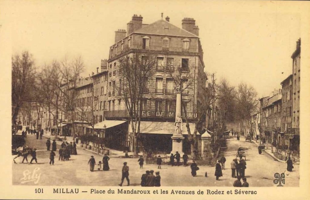 101 - Millau - Place du Mandaroux et les avenues de Rodez et Séverac.jpg