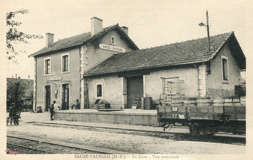 79-Sauzé-Vaussais - La Gare - Vue Intérieure - Edition Philippin.jpg