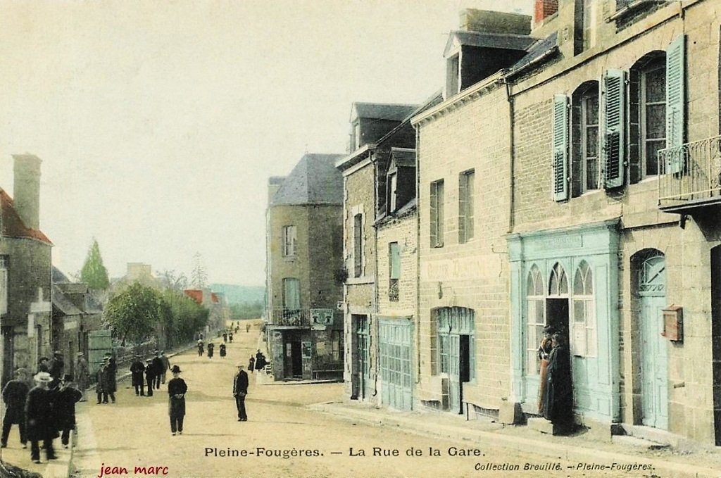 Pleine-Fougères - La Rue de la Gare.jpg