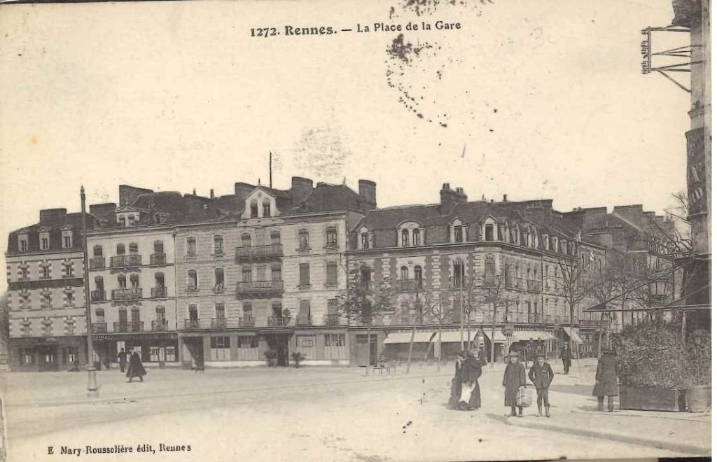 1272 - Rennes - La place de la gare.jpg
