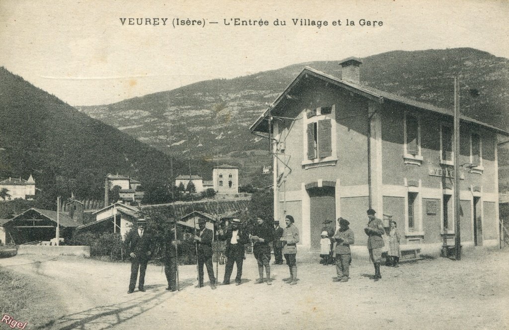 38-Veurey - Entrée Village et Gare.jpg