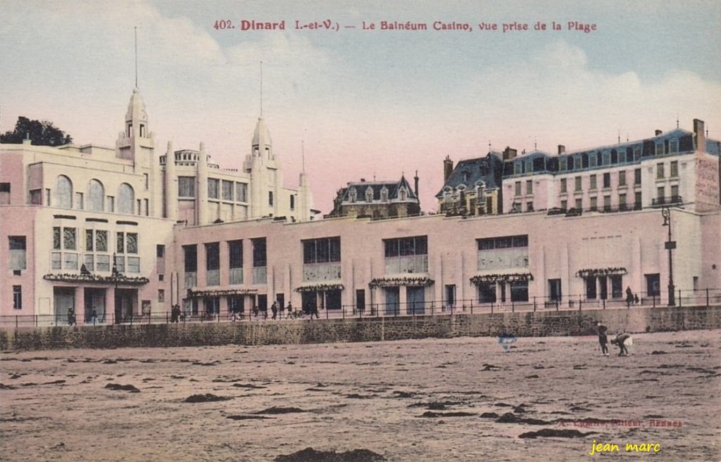 Dinard - Le Balneum Casino, vue prise de la Plage.jpg