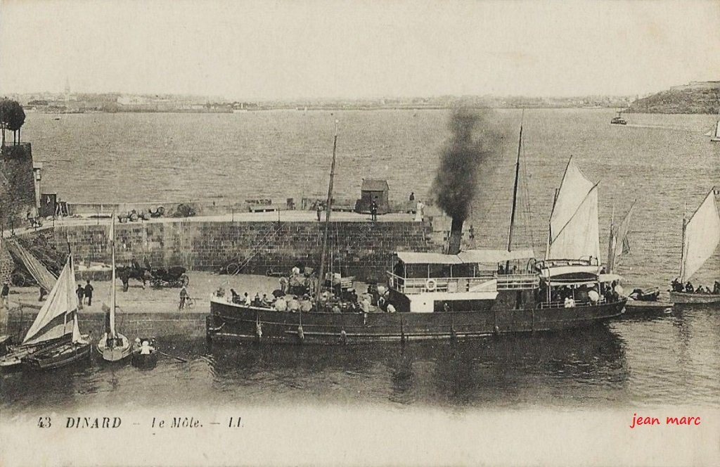 Dinard - Le Môle.jpg