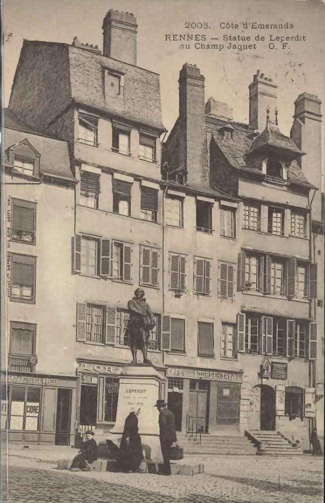 2008 - Rennes - Statue de Leperdit au Champ Jaquet.jpg