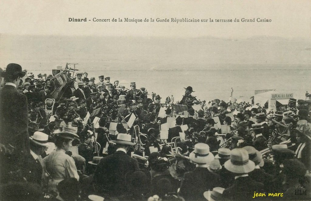 Dinard - Concert de la Musique de la Garde Républicaine sur la Terrasse du Grand Casino.jpg