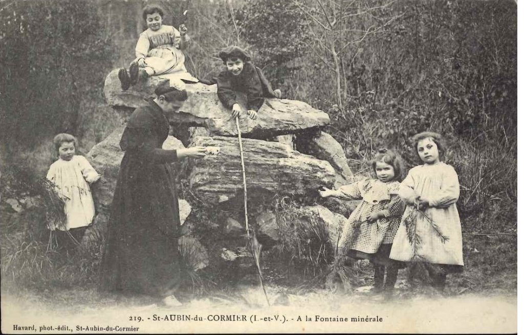 19 - Saint Aubin du Cormier - A la Fontaine minérale.jpg