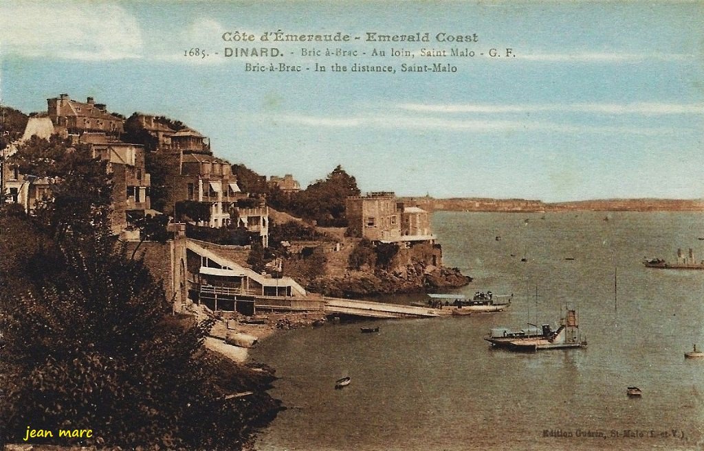 Dinard - Bric à brac - Au loin Saint-Malo.jpg