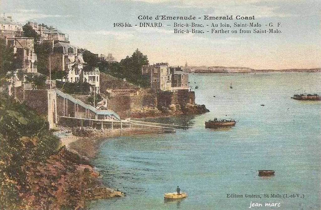 Dinard - Bric à brac - Au loin Saint-Malo.jpg
