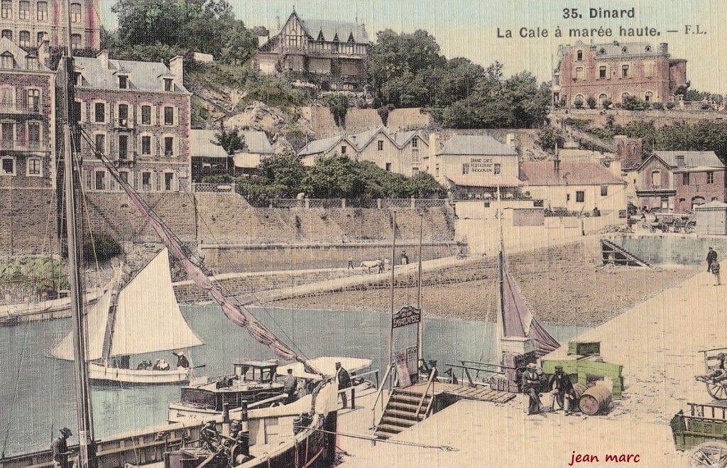 Dinard - La Cale à marée haute.jpg