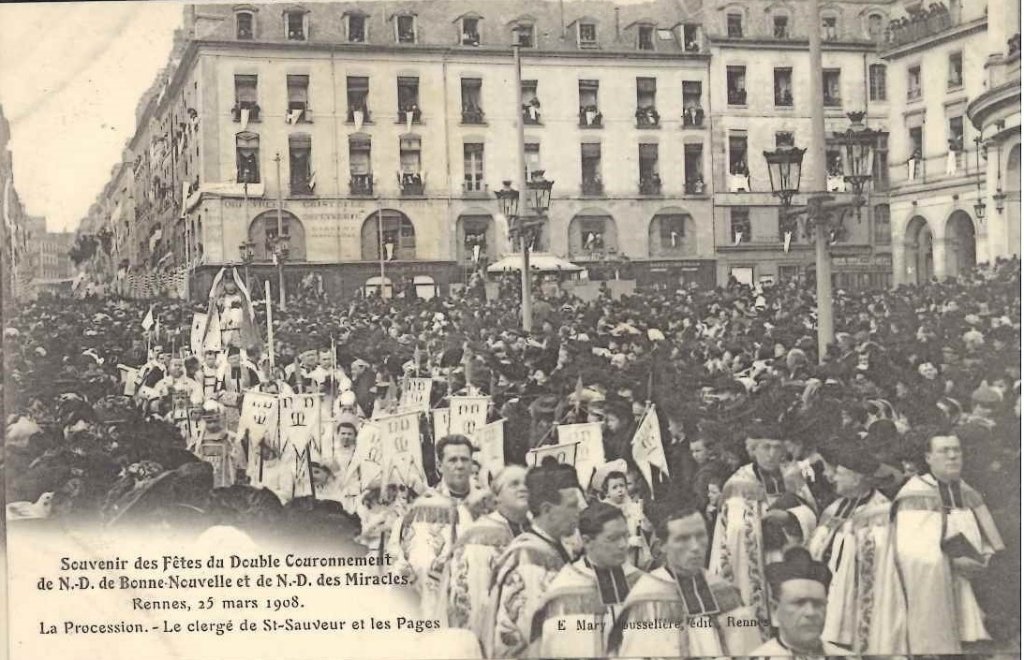 Rennes - Souvenir des fêtes du double... la procession - le clergé....jpg