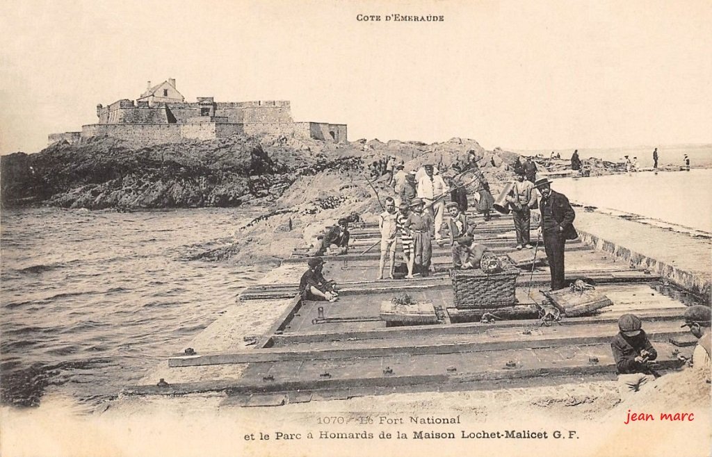 Saint-Malo - Le Fort National et le Parc à Homards de la Maison Lochet-Malicet.jpg