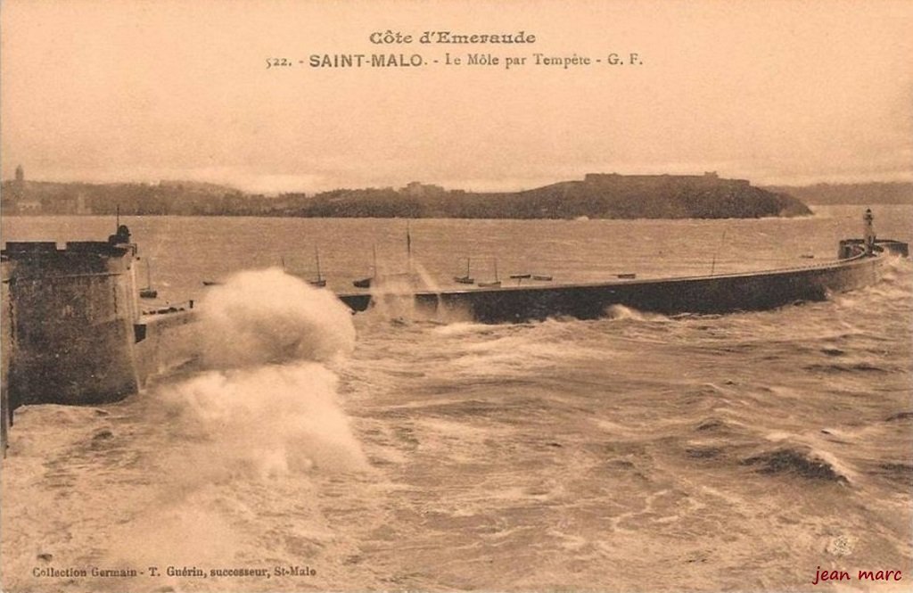 Saint-Malo - Le Môle par Tempête.jpg