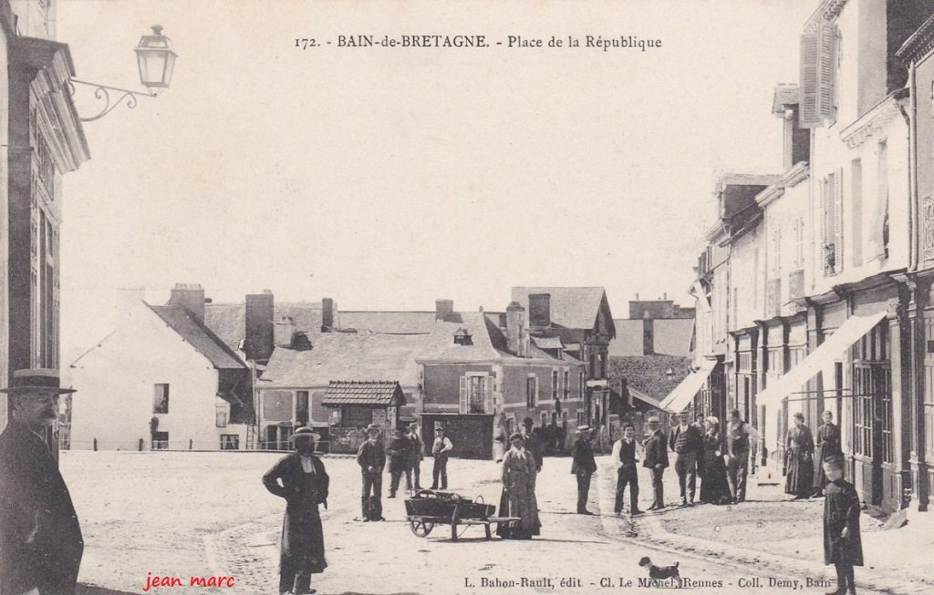 Bain-de-Bretagne - Place de la République.jpg