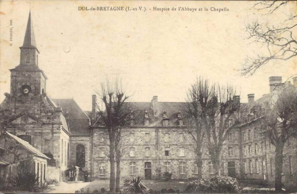 Dol de Bretagne - Hospice de l'Abbaye et la Chapelle.jpg