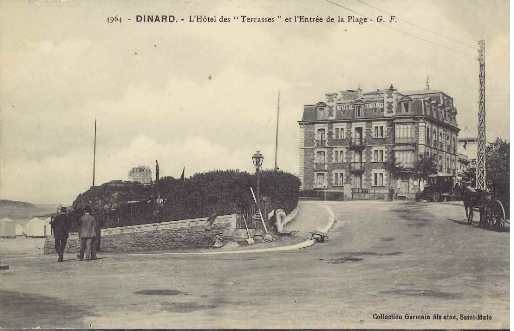 4964 - Dinard - L'Hôtel des Terrasses et l'Entrée de la plage.jpg