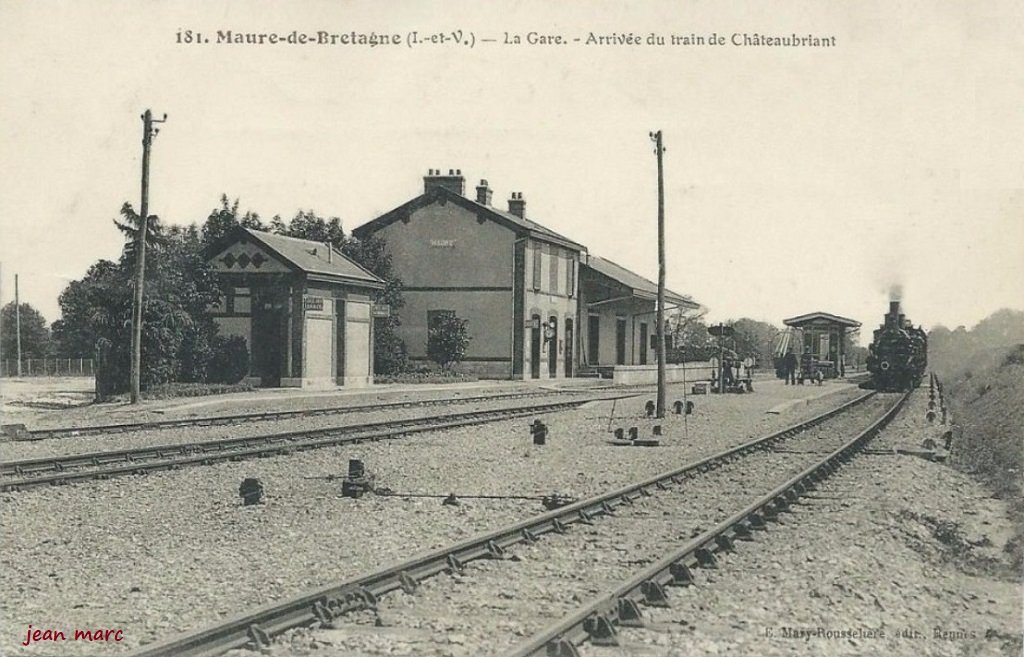 Maure-de-Bretagne - La Gare - Arrivée du train de Châteaubriant.jpg