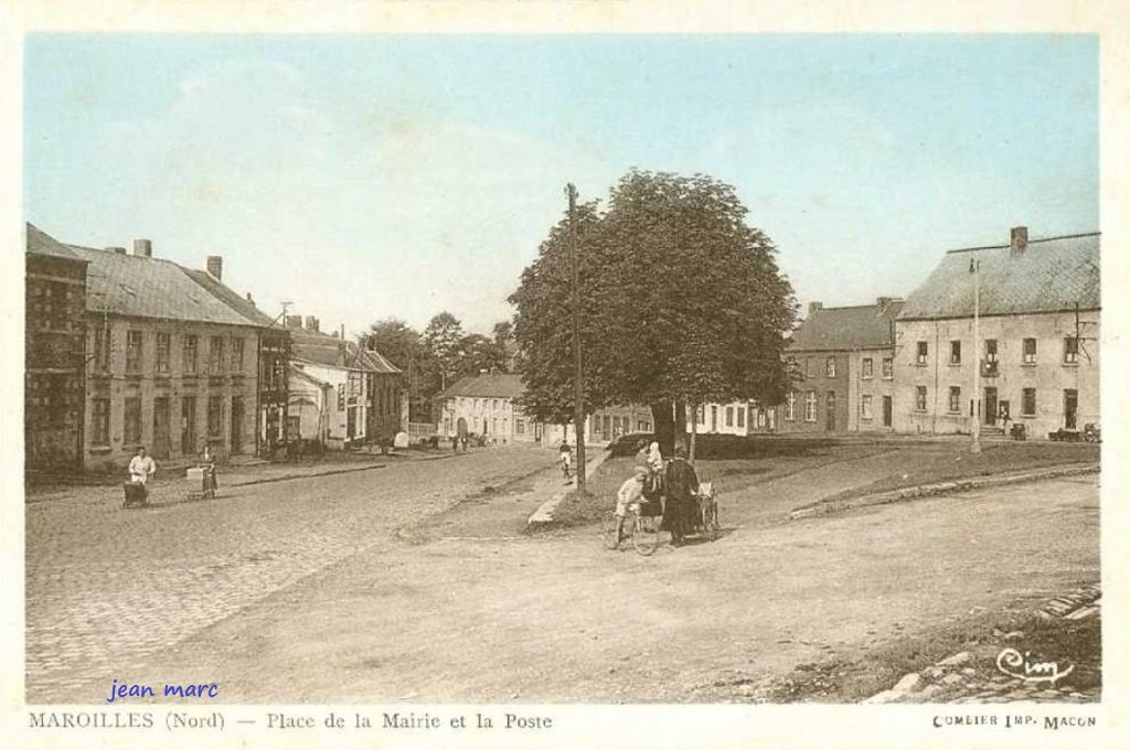 Maroilles - Place de la Mairie et la Poste.jpg