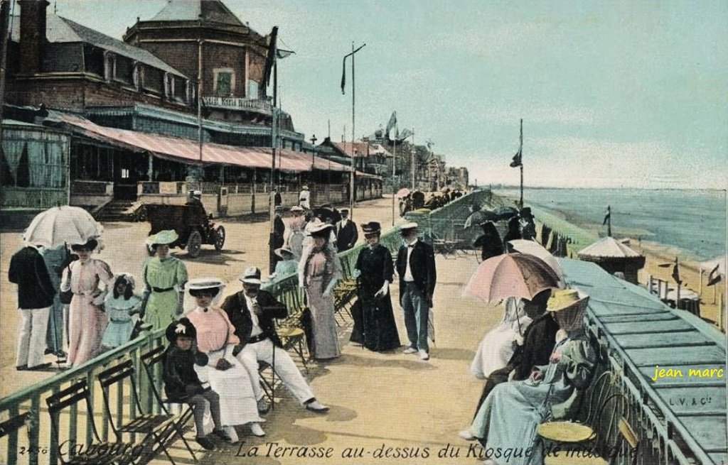 Cabourg - La Terrasse au-dessus du Kiosque de musique.jpg