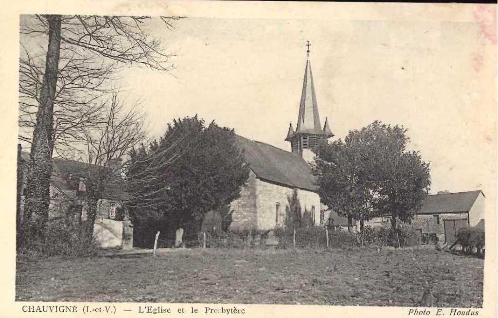 Chauvigné - L'église et le presbytère.jpg