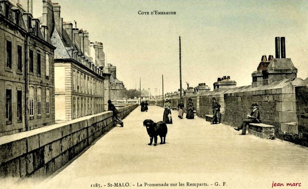 Saint-Malo - La Promenade sur les Remparts.jpg