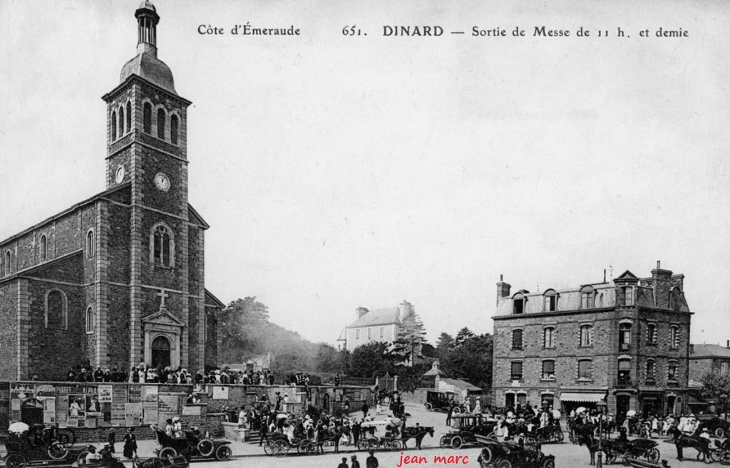 Dinard - Sortie de  messe de 11 heures et demie.jpg