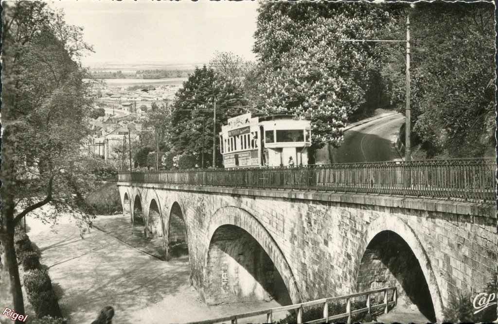 02-Laon _Aisne_ Le Viaduc et le Funiculaire - 1537 CAP.jpg