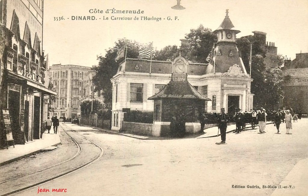 Dinard - Carrefour de l'Horloge.jpg