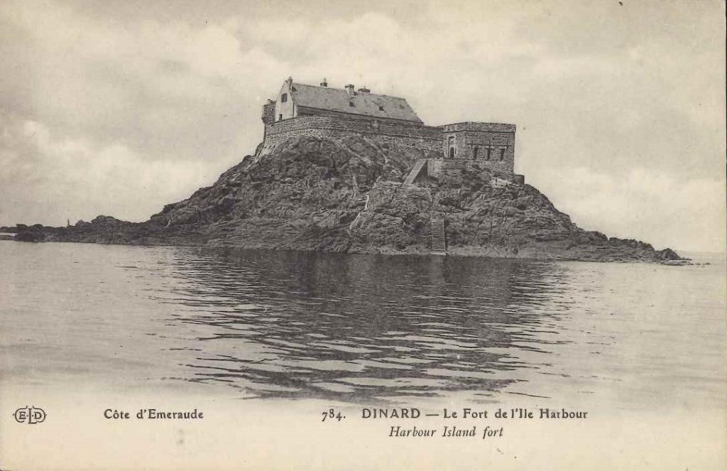 784 - Dinard - Le fort de l'ile Harbour.jpg